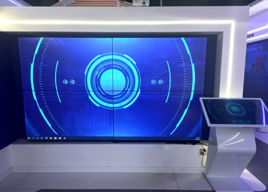 Интерактивная система «Летающий экран»